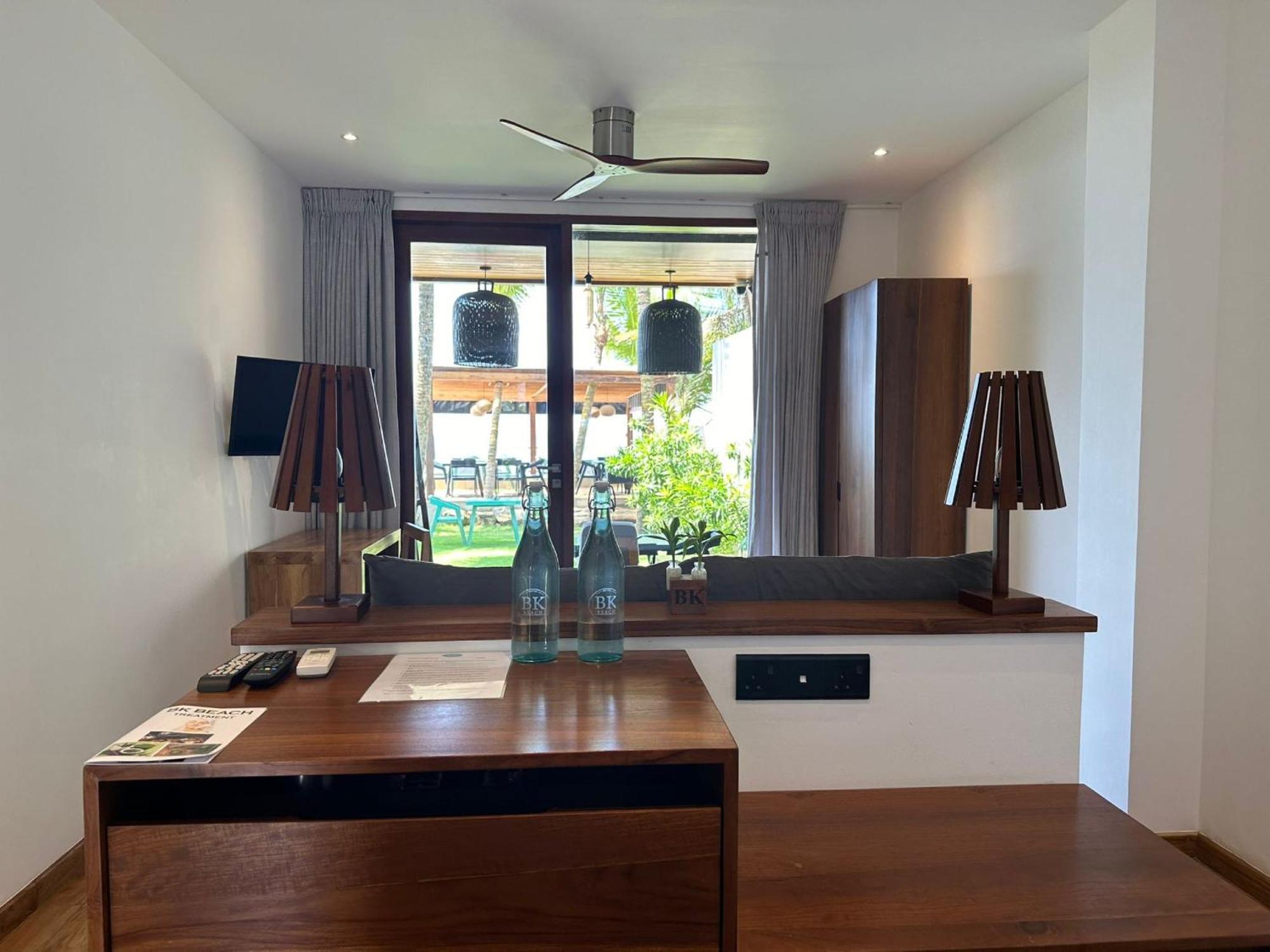 Bk Beach Boutique Hotel - Hikkaduwa Luaran gambar